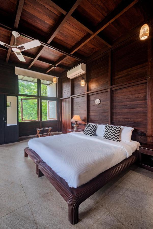 Saffronstays Boulevard Loghouse - A Wooden Chalet Amidst Nature Kārli エクステリア 写真